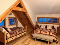 Cozy Woodland Escape: Scenic Cabin Retreat in Alpine, WY - Chalets