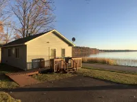 Up North Retreat on Lake Waukenabo - Hytter
