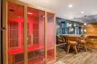 Resort Retreat: Sauna, Hot Tub, Pool table + more!