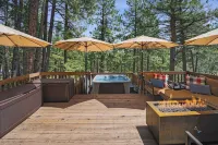 Modern Beauty, Gorgeous Forest View, Hot Tub, A/C, Game Room, Close to Downtown! - Holiday bungalows