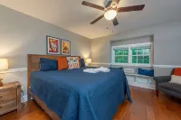 Sunset Mtn Lodge! Hot Tub+Fire Pit, Fireplace, Hiking, Private, Close to Town! - balcony