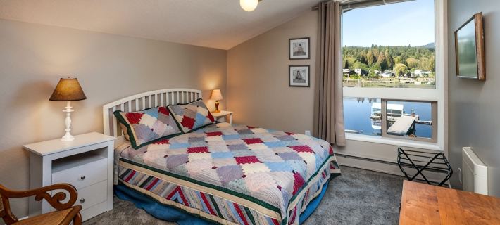 Lakefront Paradise: Private Beach, Water Sports, Stunning Sunsets, Sleeps 8 Hotel di Whatcom County
