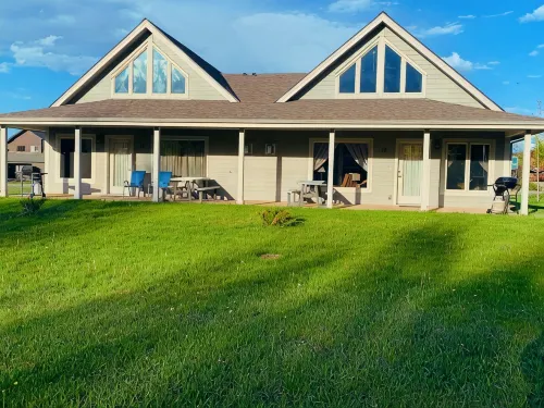 Spacious 3 Bed, 3 Bath Condo on Golf Course with Hot Tub, Sauna & Indoor Pool! - Gym