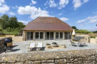 Luxury 2-Bed Cotswolds Barn with Private Hot Tub | Sleeps 4