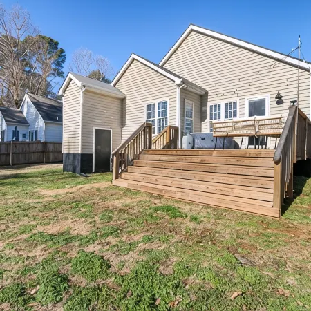 3BD Retreat + Hot Tub & BBQ + Near NCSU & Downtown