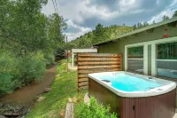 Creekside Cowboy Cabin with 360° Mountain Views - Chalets