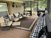 Completely renovated mobile home sitting own a pond. - Wifi