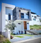 Casa Moderna con Recamara en Planta Baja, Juriquilla