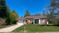 The Huron House -Relaxing getaway just steps away from Lake Huron! - Boutique