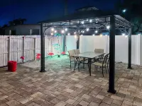 Backyard Paradise - POOL, MINI GOLF & BAR