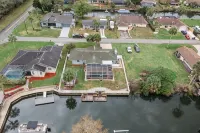 Waterfront Pool & Dock, Minutes to Springs & Gulf - Swimmingpools