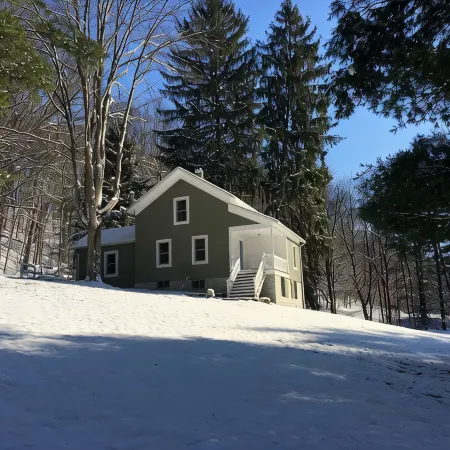Historic Cabin On 300 Acre Farm In Amish Country