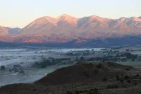 距薩利達市中心和河畔僅兩個街區的歷史風格山景民宿..