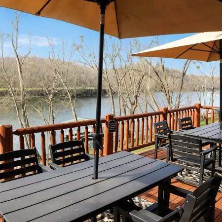 Rim Shoals River Cabin - private boat dock, walk-in fishing access sleeps 14