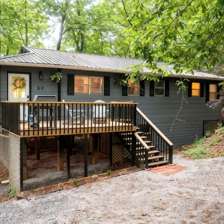Tranquil & Stylish: Wineries, Hiking, 5min to Town, Hot Tub, Firepit, King bed