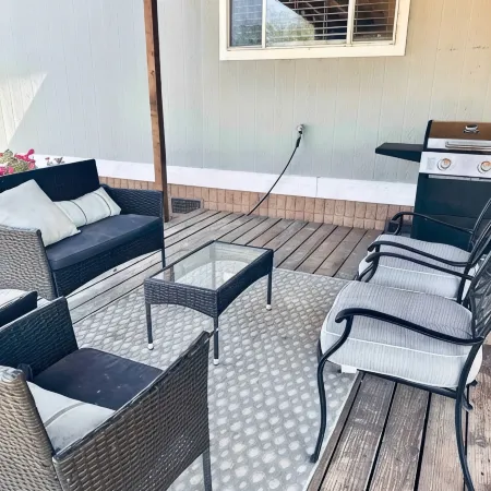 Cozy home in the heart of St Johns! Отели в г. Апачи