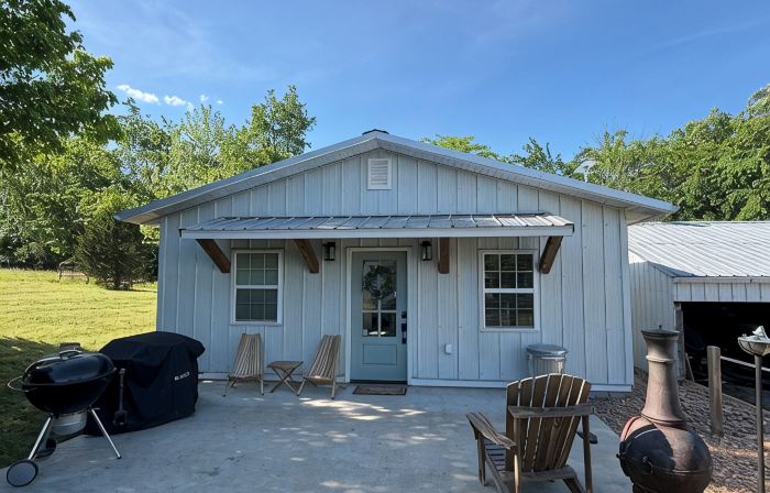 River Home& 15 acres with your own beach next to Hodgson Mill.