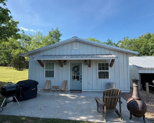 River Home& 15 acres with your own beach next to Hodgson Mill. Hotels in Ozark County