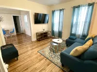 Cozy, 2 BR APt in Worcester Close to Downtown, Palladium, DCU center, Polar Park Hotels in Worcester