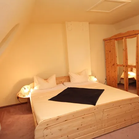 Seeschlößchen Thatched Cottage, "Silbermöwe" Vacation Rental, Just 200 Meters from the Beach