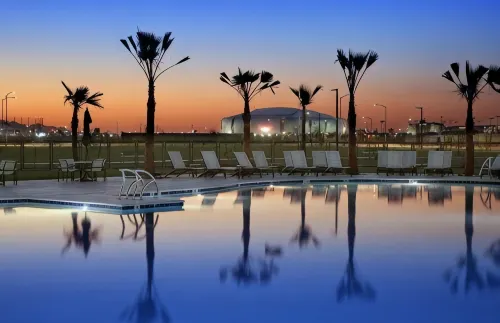Walk to State Farm Stadium & Desert Diamond Arena - 4-Star