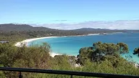DOLPHIN LOOKOUT COTTAGE Overlooking Binalong Bay - ติดทะเล