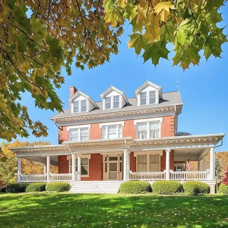 Eagle Spring Farm House Near Penn State Football