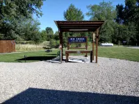 newly remodeled cabin style cottage, close to public boat ramps, and beaches . - Wifi
