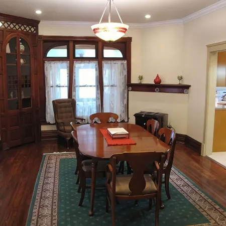 Historic Civil War house, great for family getaways.