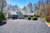 Charming Cashiers Cottage with View of Chimney Rock Adjoining High Hampton - Homestays