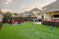 A&M Luxury Game Day House - 1 Mile to Kyle Field, Hot Tub, Fire Pit, Golf