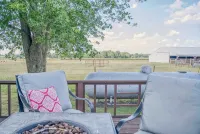 Vineyard Ridge Farmhouse • 3Br • 2BA • Vineyard View • Fire Pit •