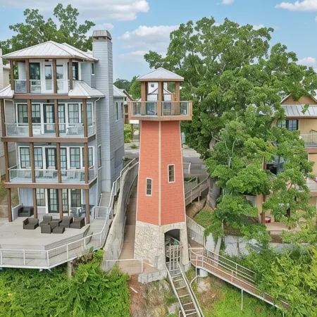 Community Pool, Fishing Ponds, Hot Tub, 2 King 2 Queen+Beds Single Story