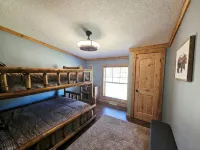 Beautifully Remodeled Private Cabin in the Woods with Screen Porch - 3-Sterne