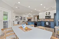 #MonkeyIslandHideaway - Stylish lake front home on Grand Lake, OK with Hot Tub! - Pools