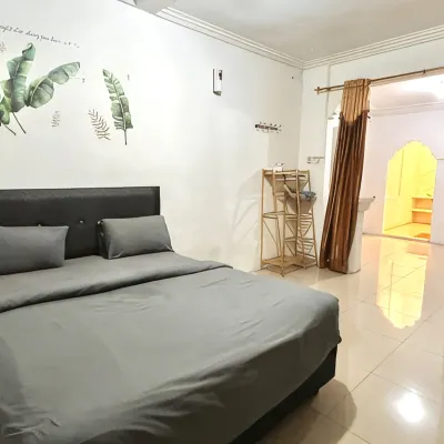 Guest House Amalia โรงแรมใกล้สถานีขนส่งผู้โดยสารปูโลเกบัง