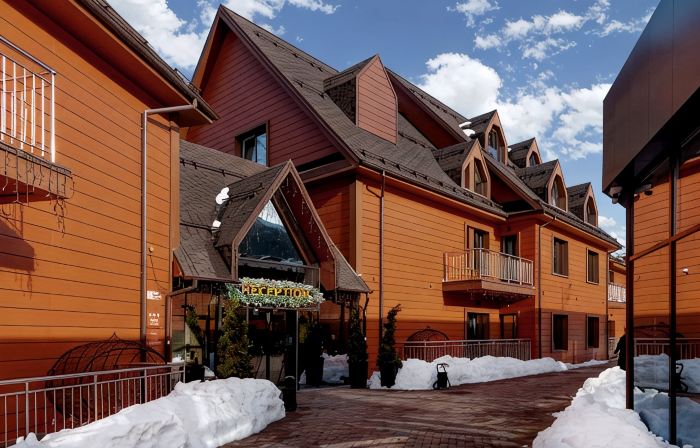 Hotel Red Wood