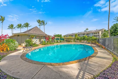 PRIVATE CORNER UNIT WITH SPECTACULAR OCEAN FRONT VIEWS - Beach