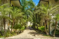 Walk to Everything! 2Br Villa at Playa Penca! Pool, Parking + Massages on us! - 2 星級