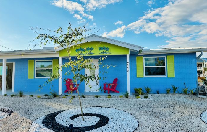 New!  Hidden- Speakeasy-penny floor. 3bd 3bath Boat dock & Walk 2 town FABULOUS