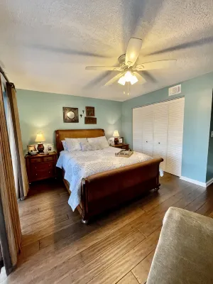 St. Augustine Beach condo, no roads to cross, just direct access to sun & surf. - 3つ星