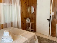 Glamorous cottage-glamping at Sebago Lake Hotels in Sebago