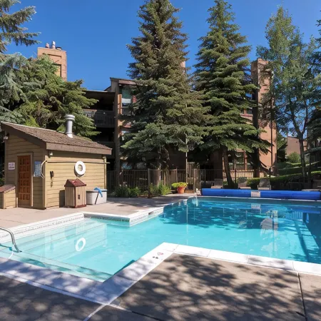 Hot Tub-Pool - 5 Min Walk to Base+Free Ski Shuttle