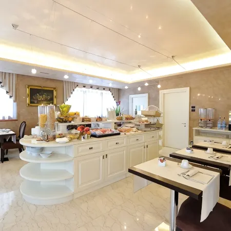 Hotel Roxy Plaza Отели в г. Соаве
