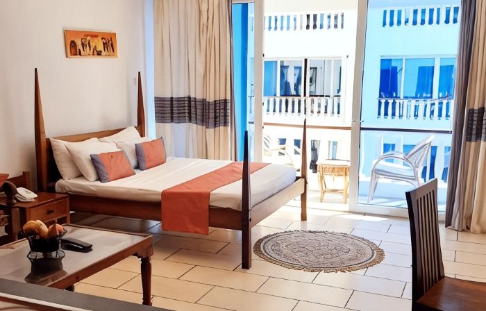 Cowrie Shell Beach Apartments Official