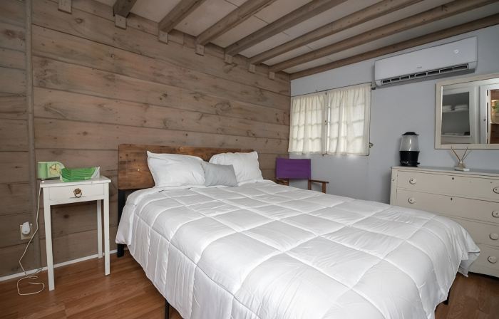 Classic Maine Cabin, Private Waterfront Easy Access to Nearby Amenities