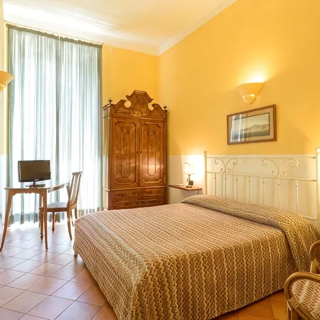 Hotel Mergellina Отели рядом с достопримечательностью «Борги ди Посиллипо»