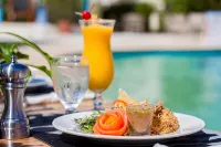 Bay Gardens Beach Resort & Spa - breakfast