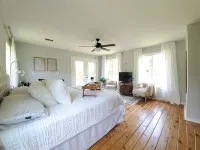 Completely remodeled 1940's farmhouse with Gorgeous pond views!! - Kitchenette