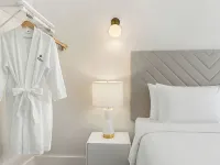 Garden Hotel & Resort Hotels near Vista Park